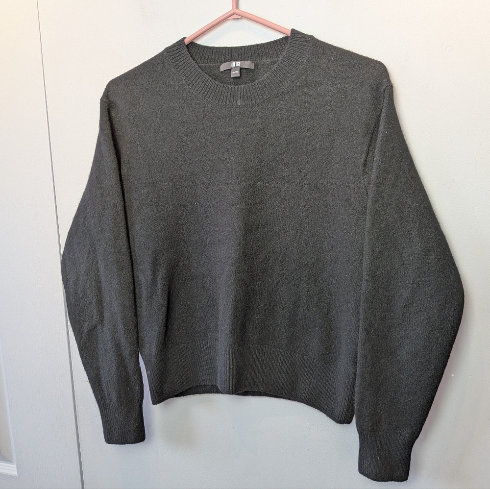 UNIQLO Black Crewneck Women Size XS 100% Wool Long Sleeve